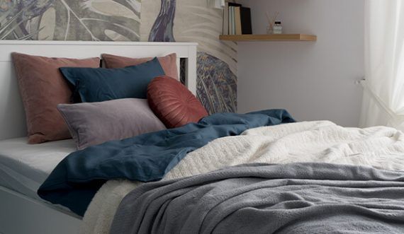 Small modern look bedroom design